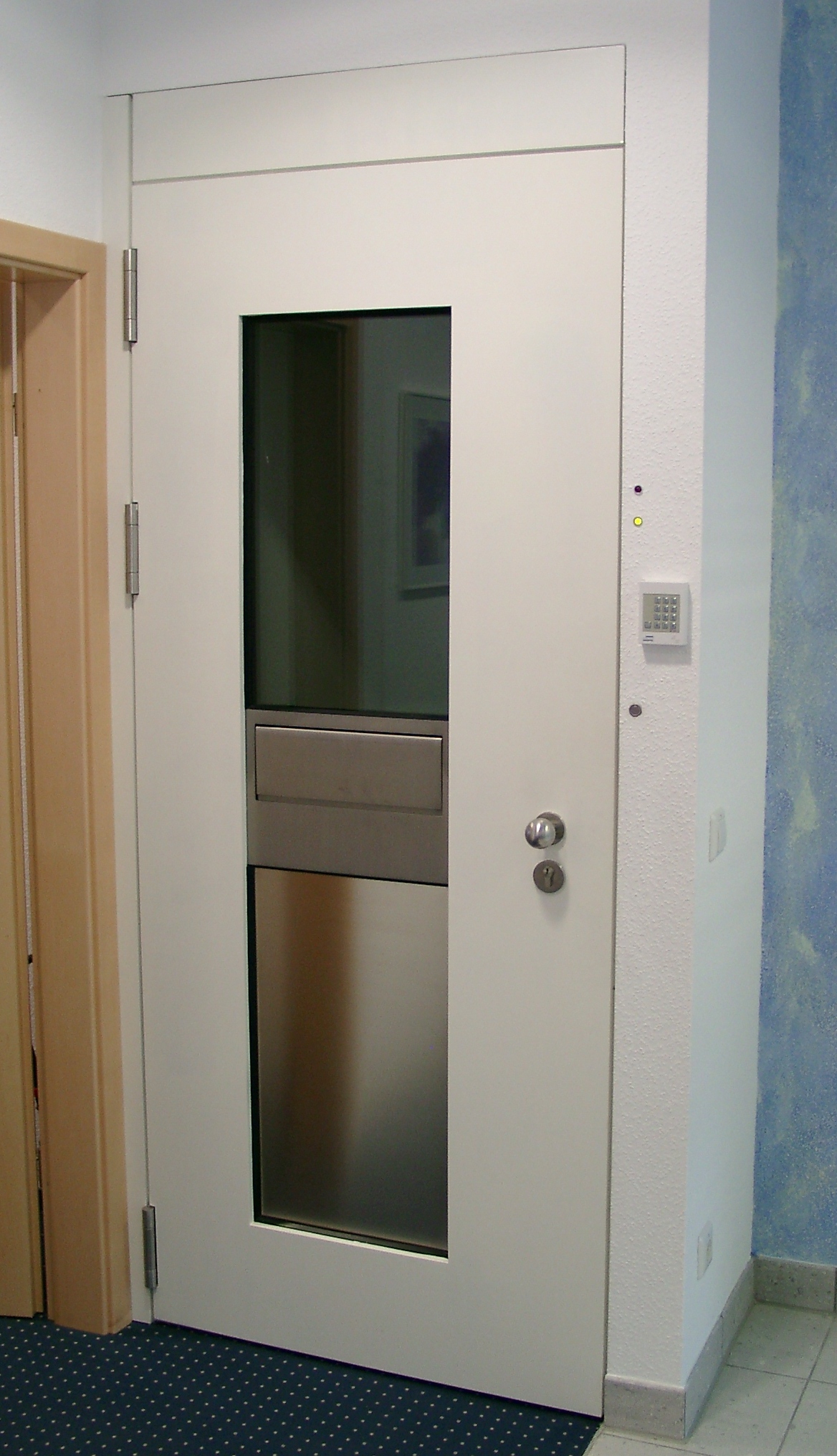 Image description: VER Intech Mit Notklappe Glasfeld